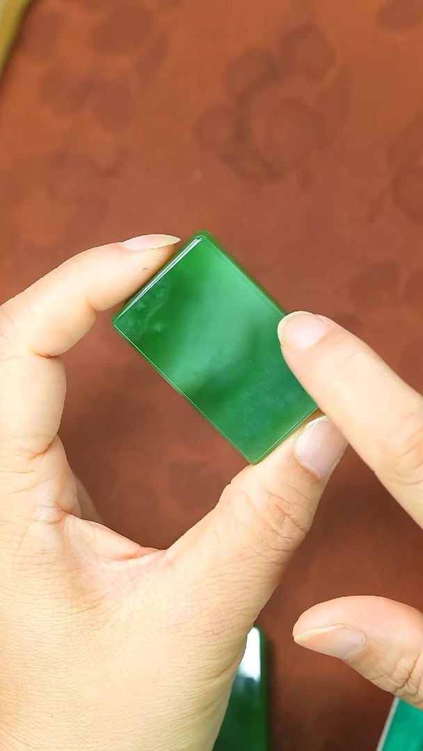 颈饰未镶嵌和田玉吊坠