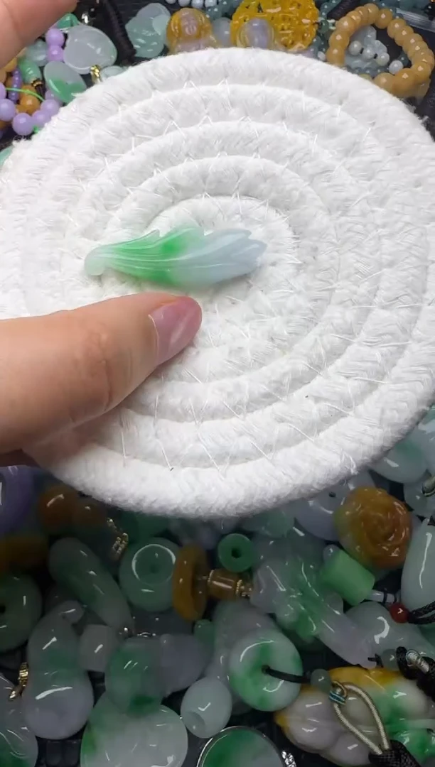 颈饰未镶嵌翡翠缅甸翡翠吊坠