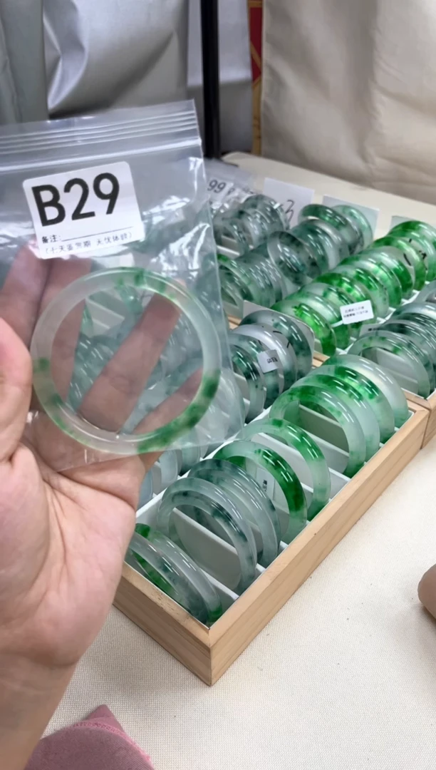 石英岩玉手镯未镶嵌B29