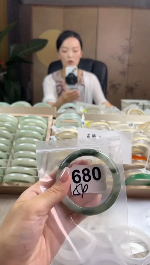 手镯玛瑙/玉髓未镶嵌天山翠默认微抠680