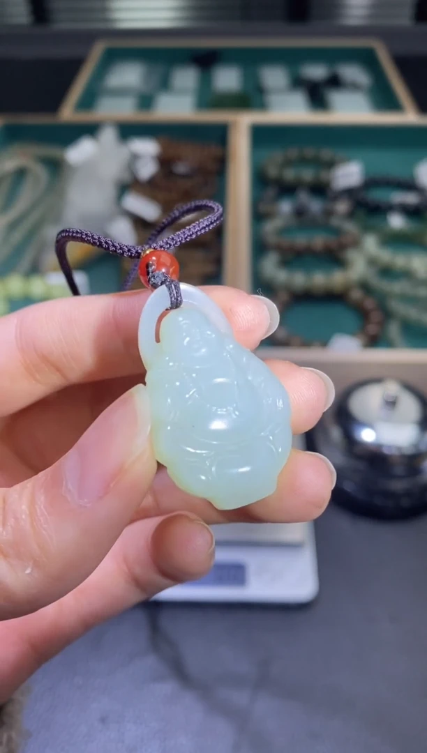 定制和田玉且末料佛吊坠
