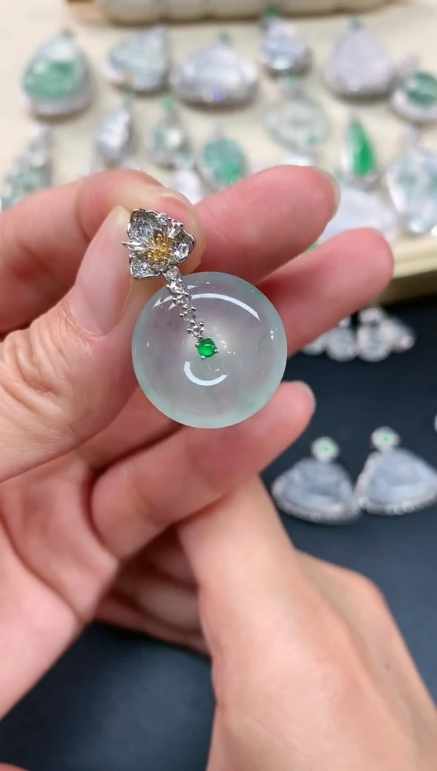 【闪购商品】翡翠吊坠(不含链)18K金镶嵌A119|6800