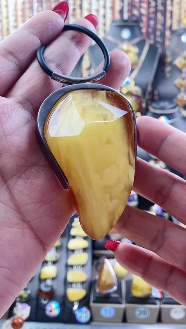 琥珀颈饰银S925镶嵌吊坠