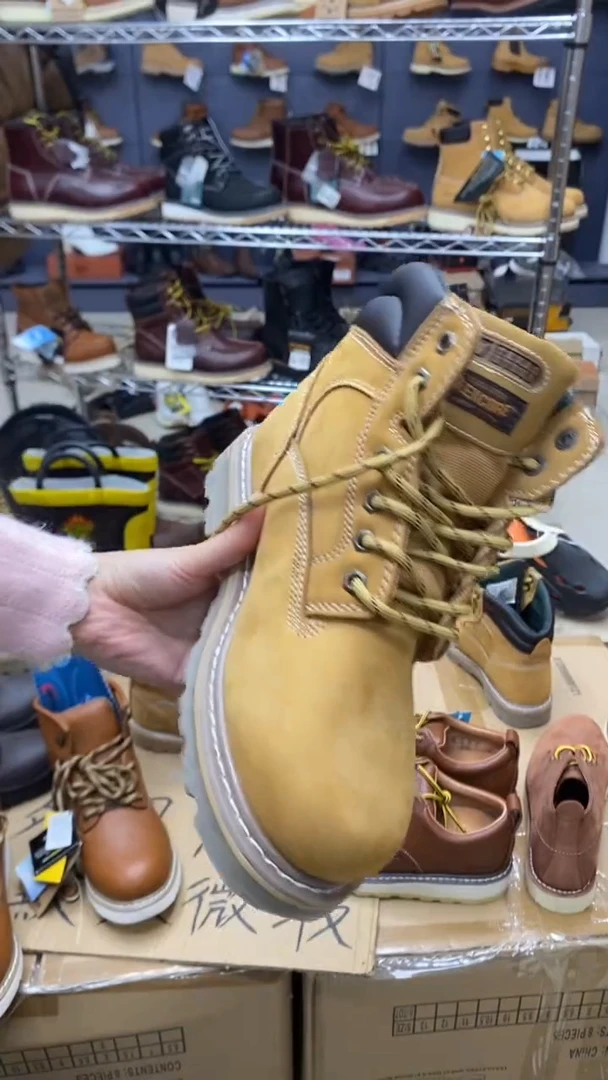 牛皮43码，牛头1 皮鞋码，工装靴 个别鞋面有胶印 默认瑕疵