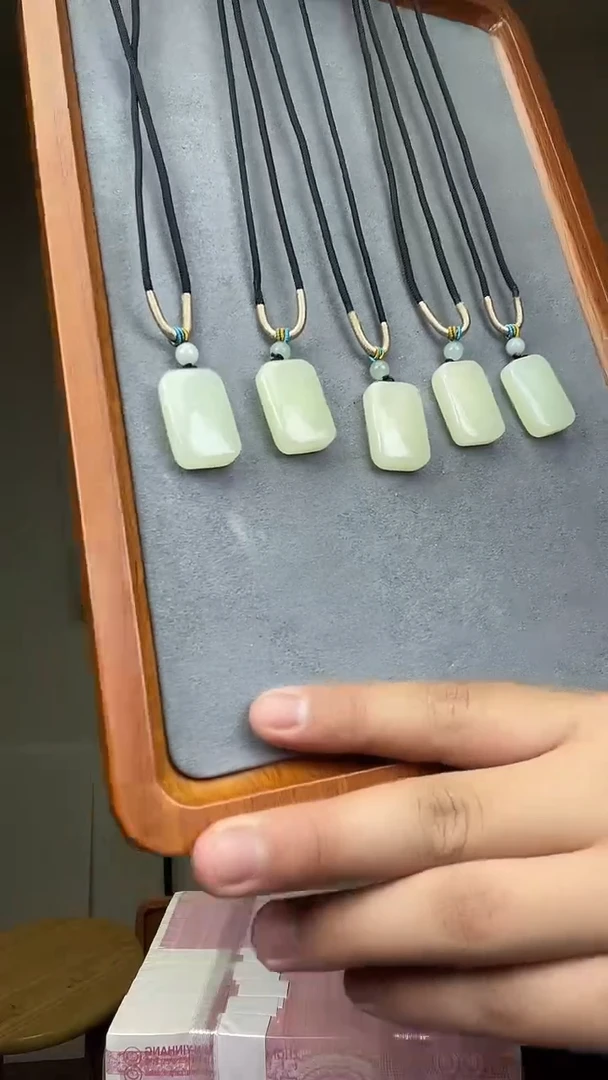 和田玉（糖玉）未镶嵌挂件精美珠宝吊坠