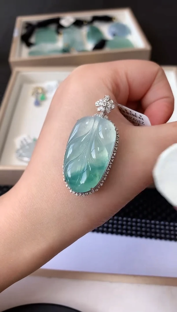 颈饰18K金镶嵌翡翠31