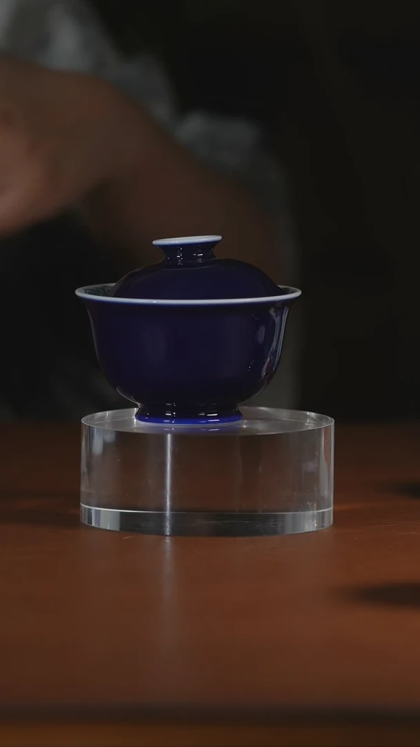 记蓝内绘鱼藻盖碗