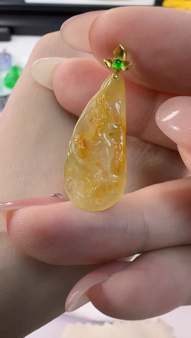 颈饰18K金镶嵌翡翠缅甸A货翡翠