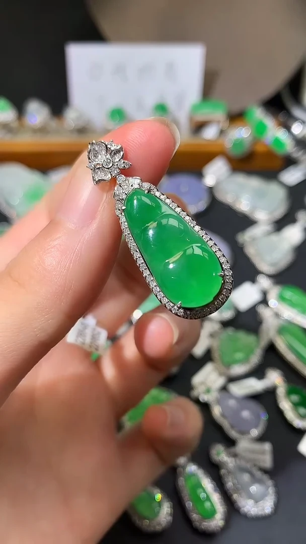 翡翠18K金镶嵌吊坠(不含链)吊坠