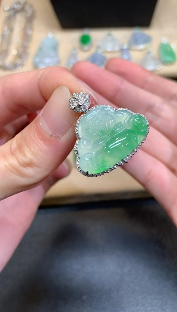 【闪购商品】翡翠颈饰18K金镶嵌佛公【无服务费】