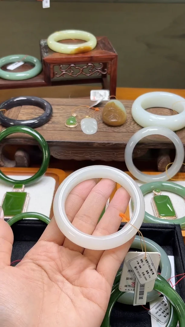 未镶嵌手镯和田玉摩**聪青海野牛沟白玉 55圈