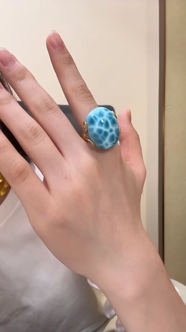 未镶嵌针钠钙石（海纹石）颈饰戒指