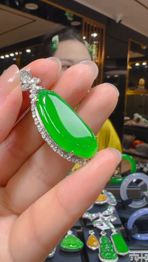 翡翠18K金镶嵌吊坠(赠链)195