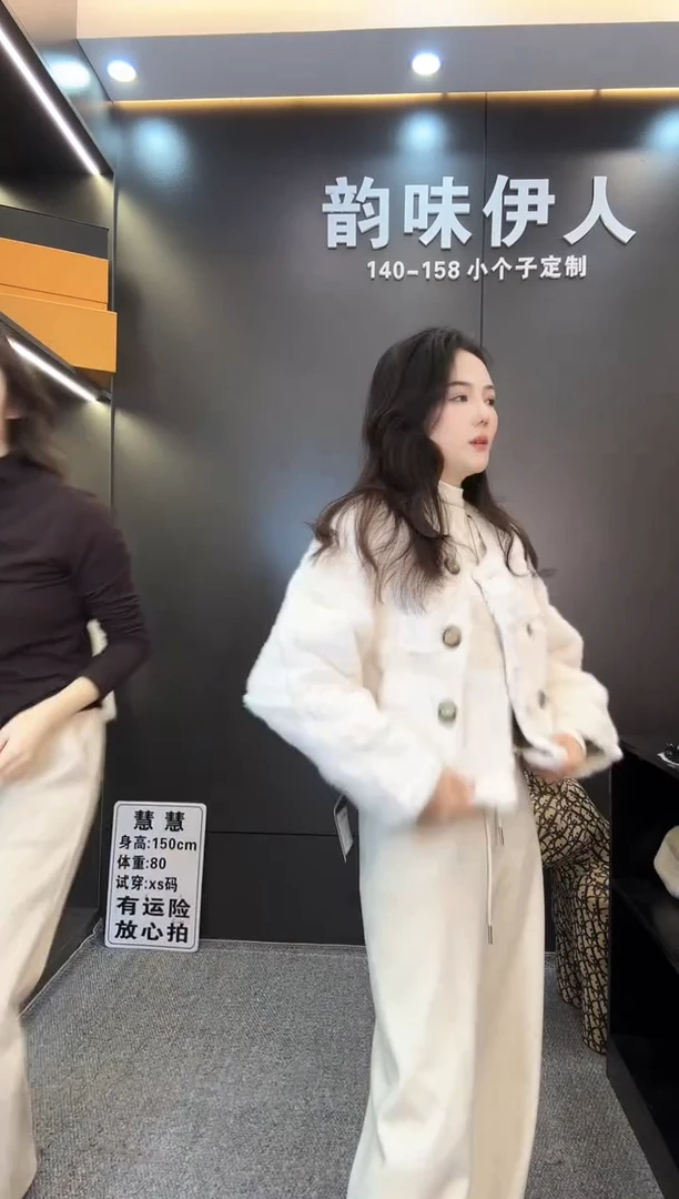 12号白色短款上衣xs 码