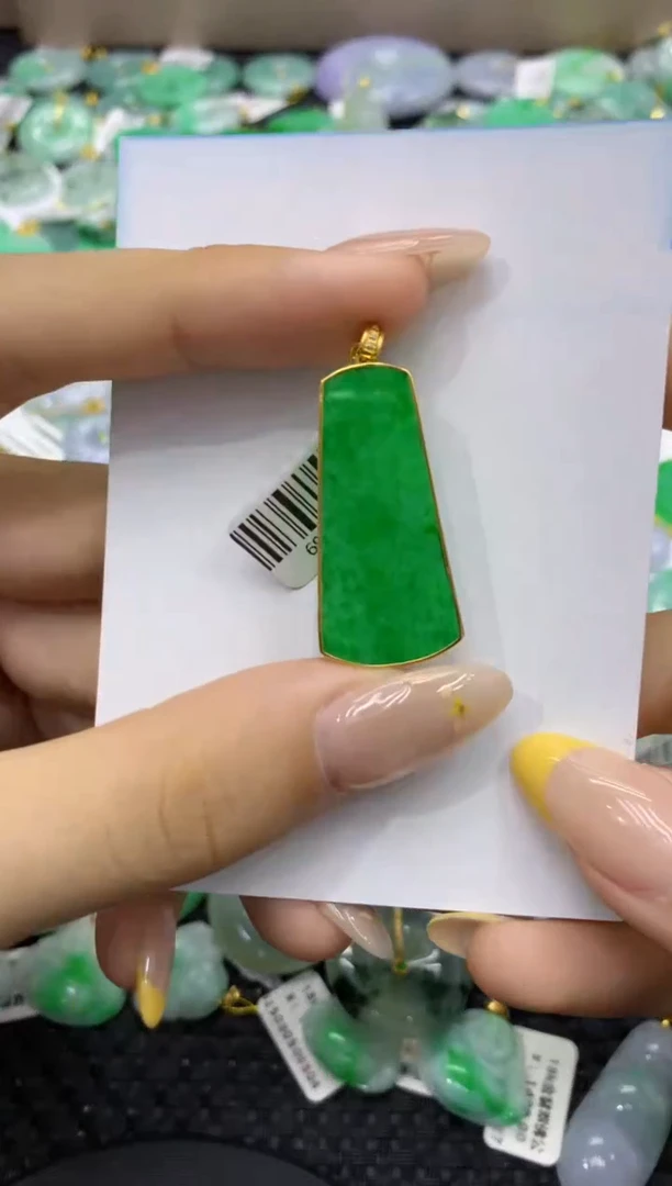 颈饰18K金镶嵌翡翠天然缅甸翡翠A货