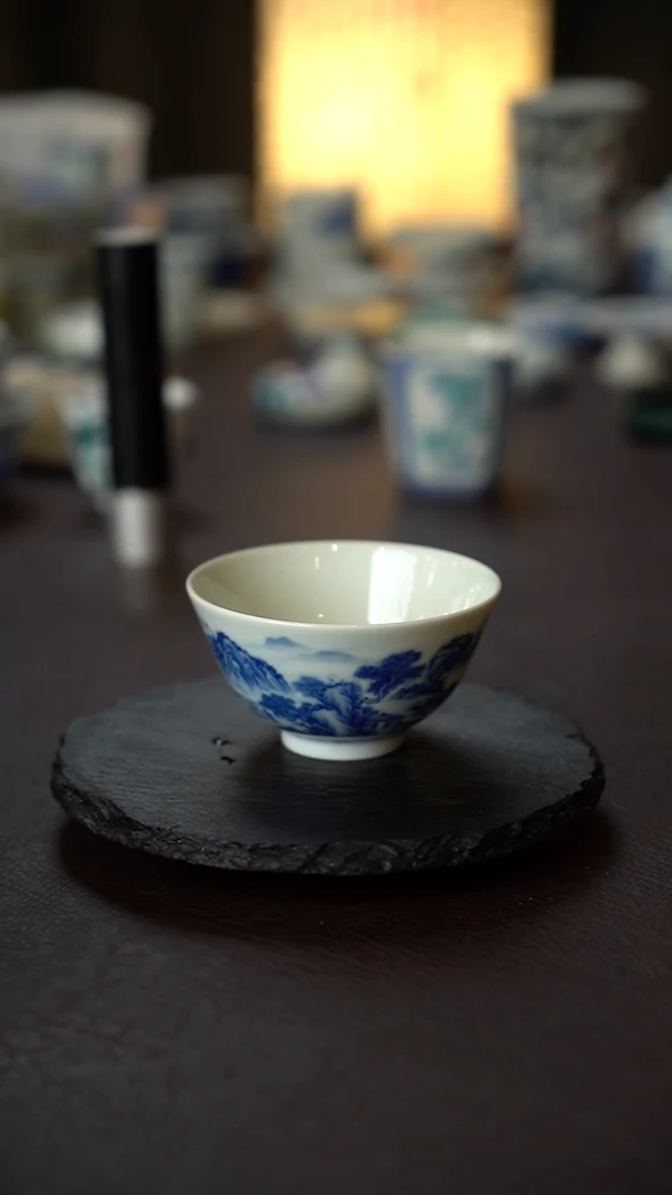 全手工手绘青花山水鸡心杯