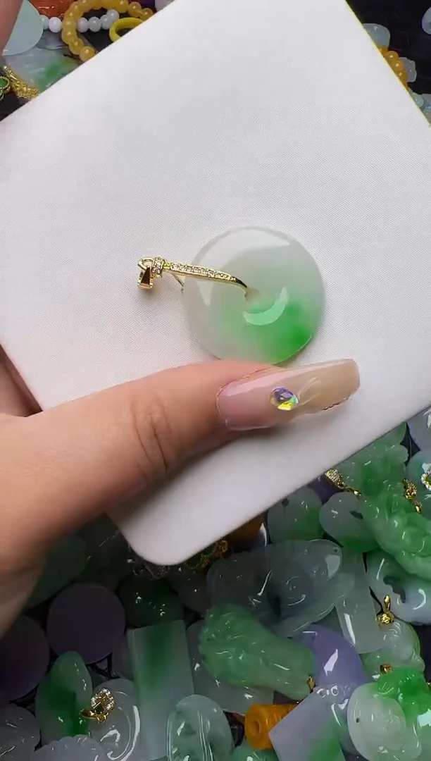 翡翠未镶嵌颈饰天然缅甸翡翠吊坠
