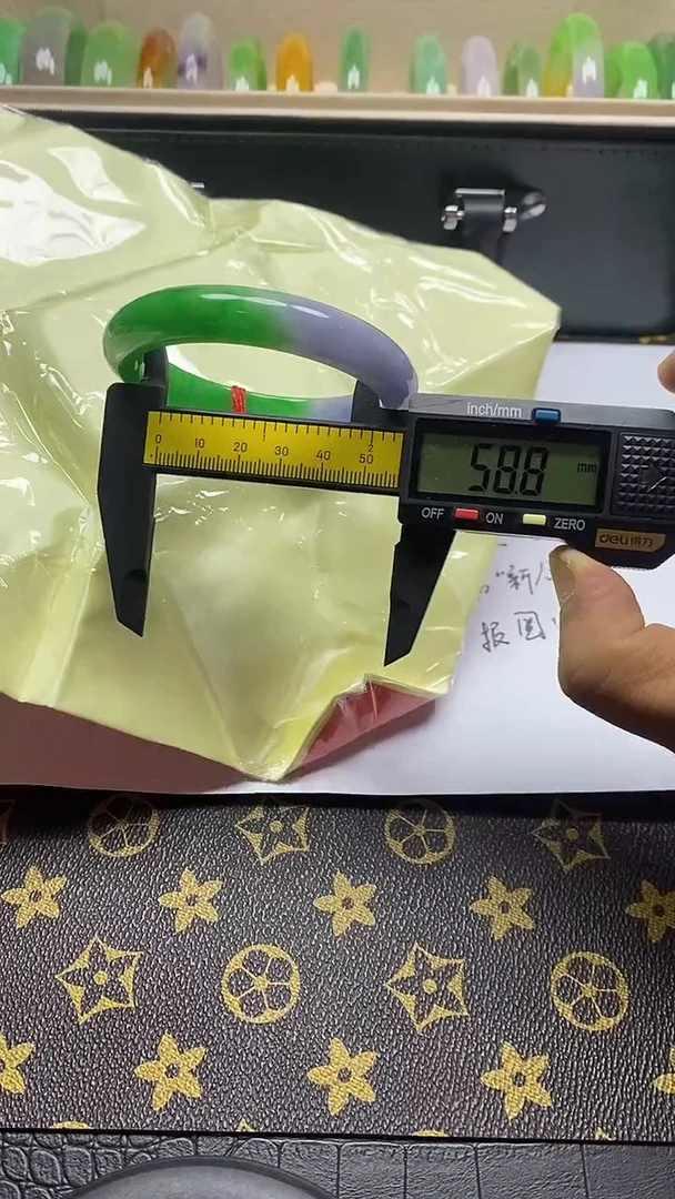翡翠手镯未镶嵌084