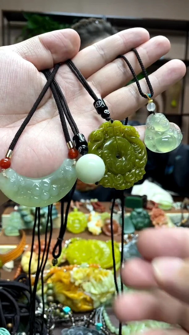 未镶嵌岫玉吊坠·