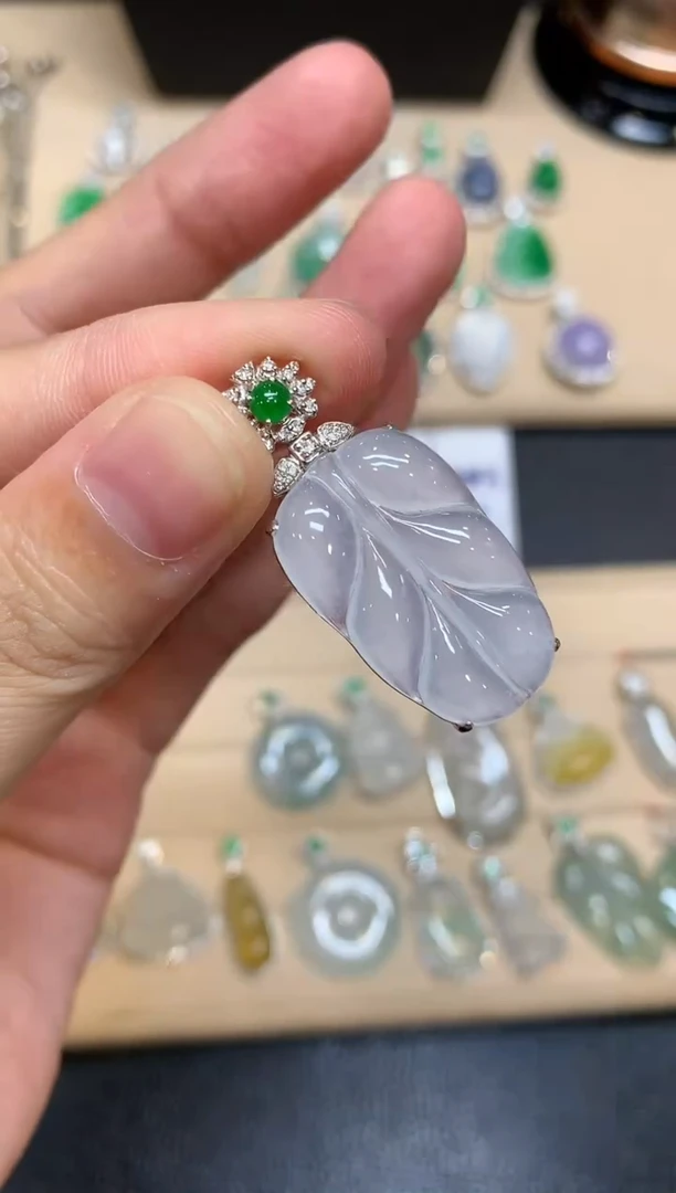 颈饰18K金镶嵌翡翠树叶【无服务费