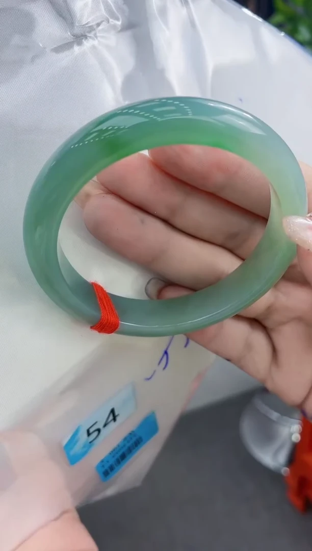 翡翠手镯未镶嵌翡翠手镯