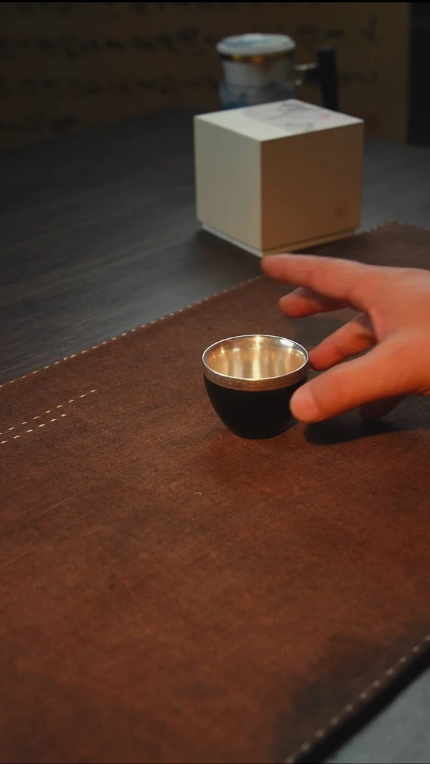 瓷鎏银乌金釉小茶杯