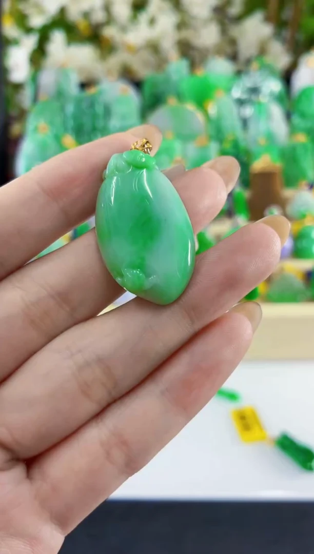 吊坠(不含链)18K金镶嵌翡翠挂件