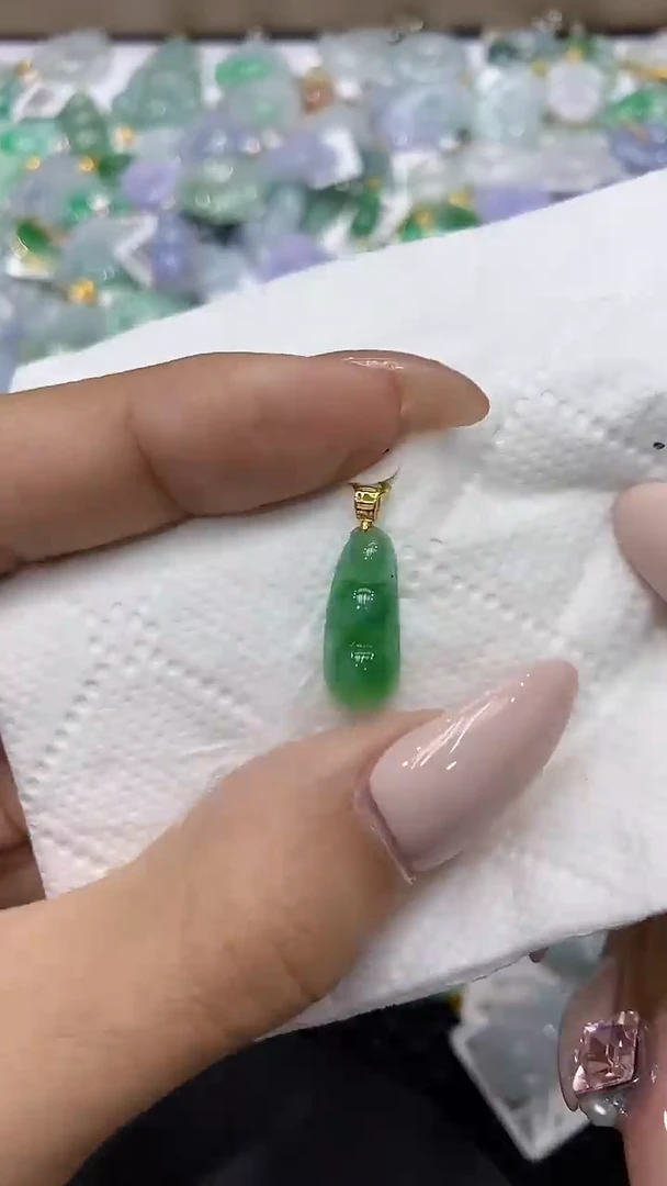 颈饰18K金镶嵌翡翠111111111111