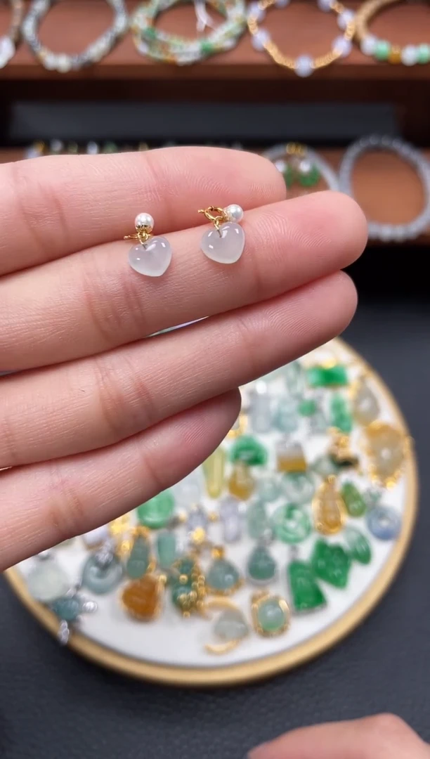 【闪购商品】翡翠吊坠(不含链)18K金镶嵌多样性发货一个  283