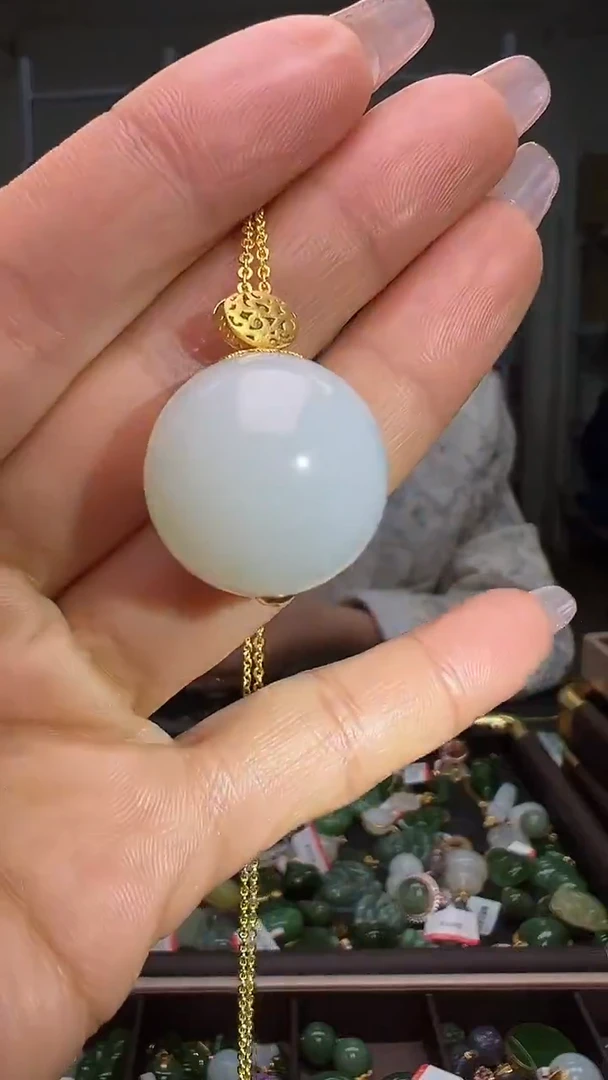 颈饰18K金镶嵌和田玉（多样性发货.发其一)12.28.116