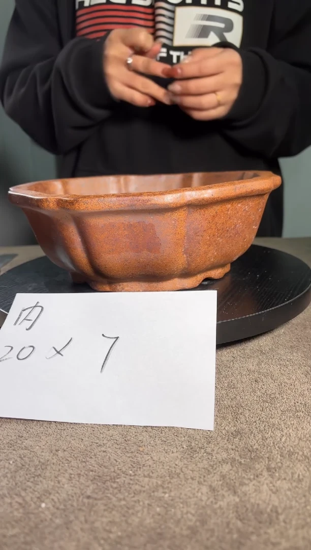 A宜兴紫砂小花盆