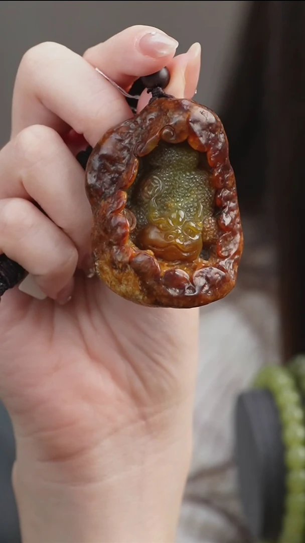 吊坠(赠链)未镶嵌岫岩河磨玉（透闪石质玉）黄白金蟾