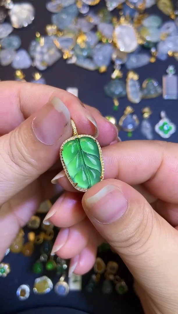 翡翠18K金镶嵌吊坠(不含链)1