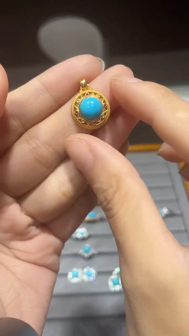 18K金镶嵌绿松石吊坠(不含链)