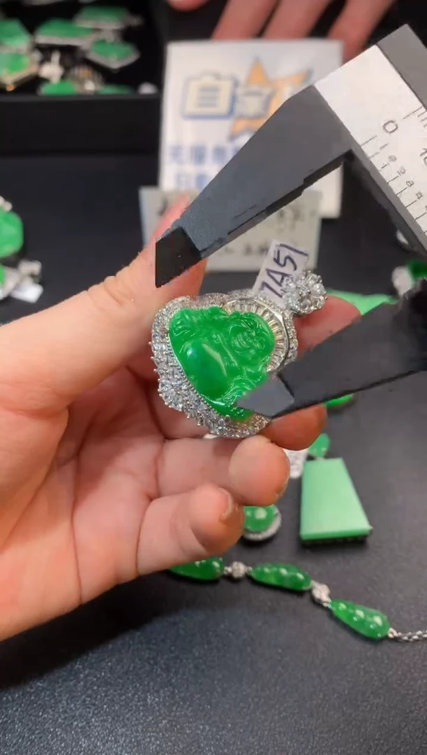 【闪购商品】翡翠颈饰银S925镶嵌翡翠