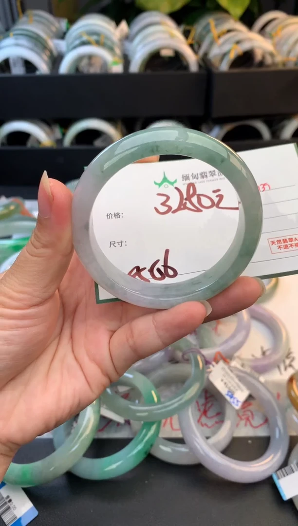 未镶嵌定制翡翠毛货需精细抛光+多人