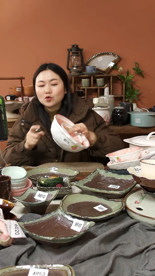 陶瓷B076陶瓷草莓的小兔子大碗加一个小碗2个微瑕20*8