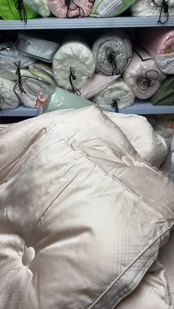 95%以上长绒棉200*230 冬被香槟金