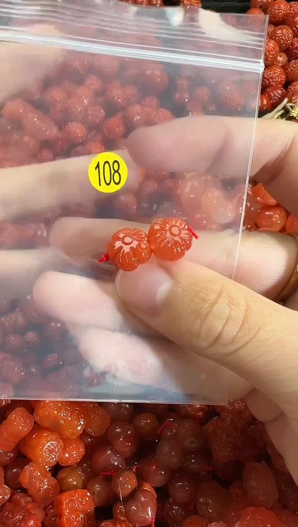 颈饰未镶嵌南红玛瑙1