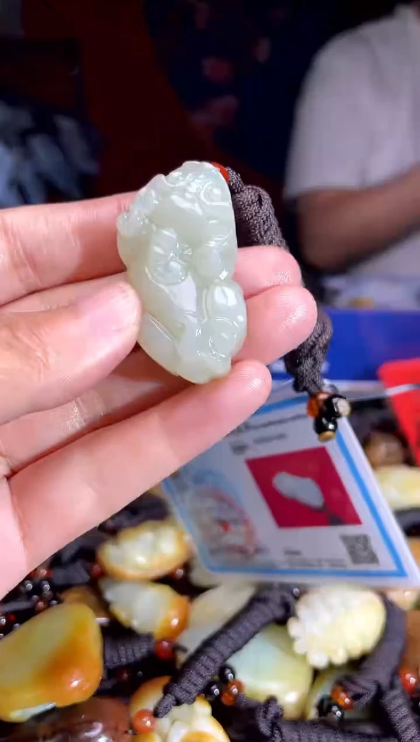 和田玉未镶嵌颈饰1