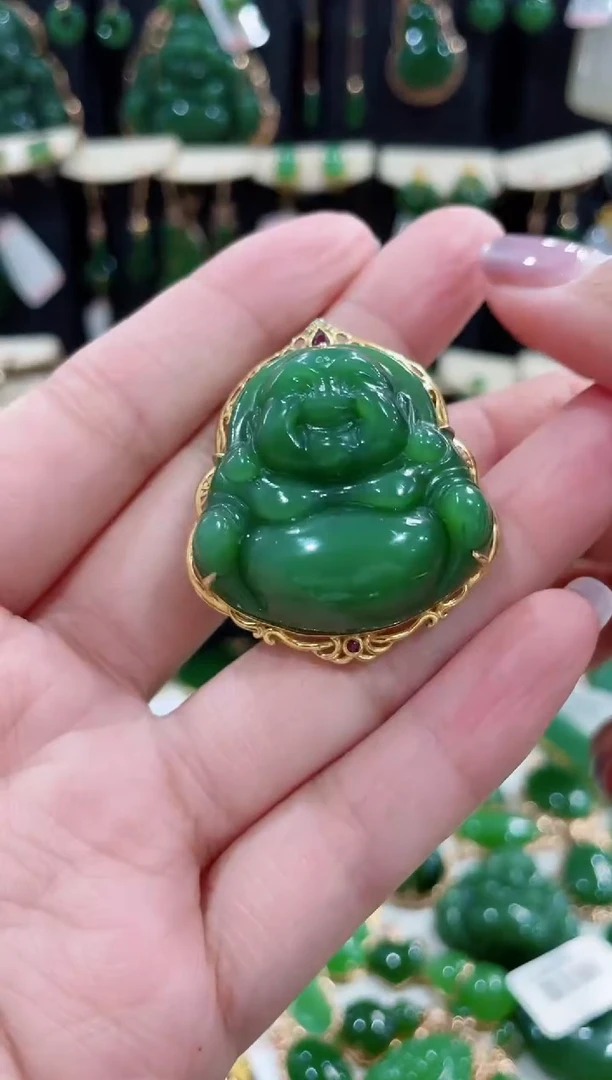 颈饰18K金镶嵌和田玉（碧玉）佛公
