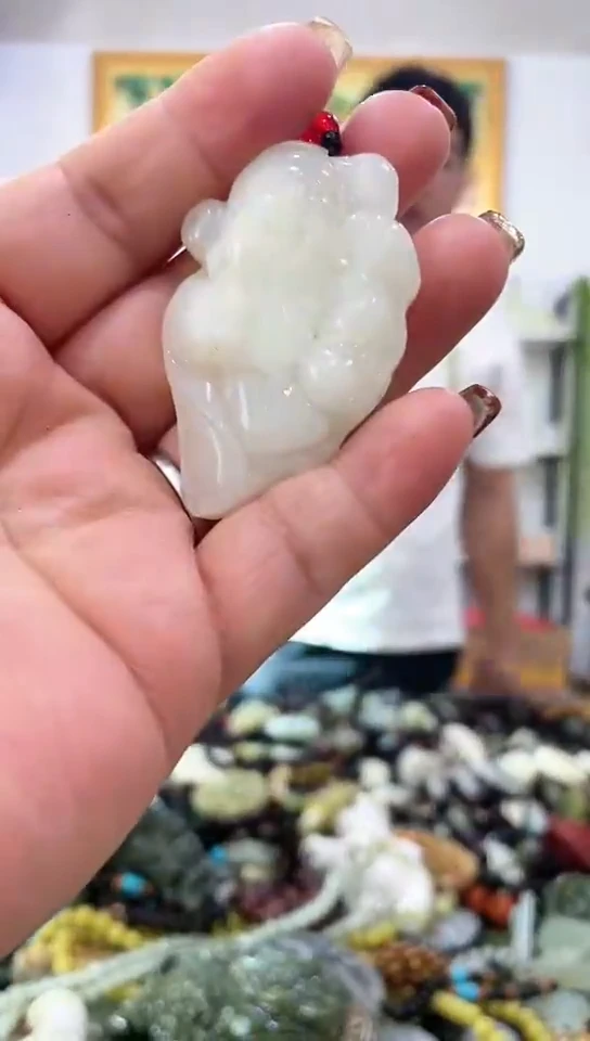 未镶嵌岫玉吊坠