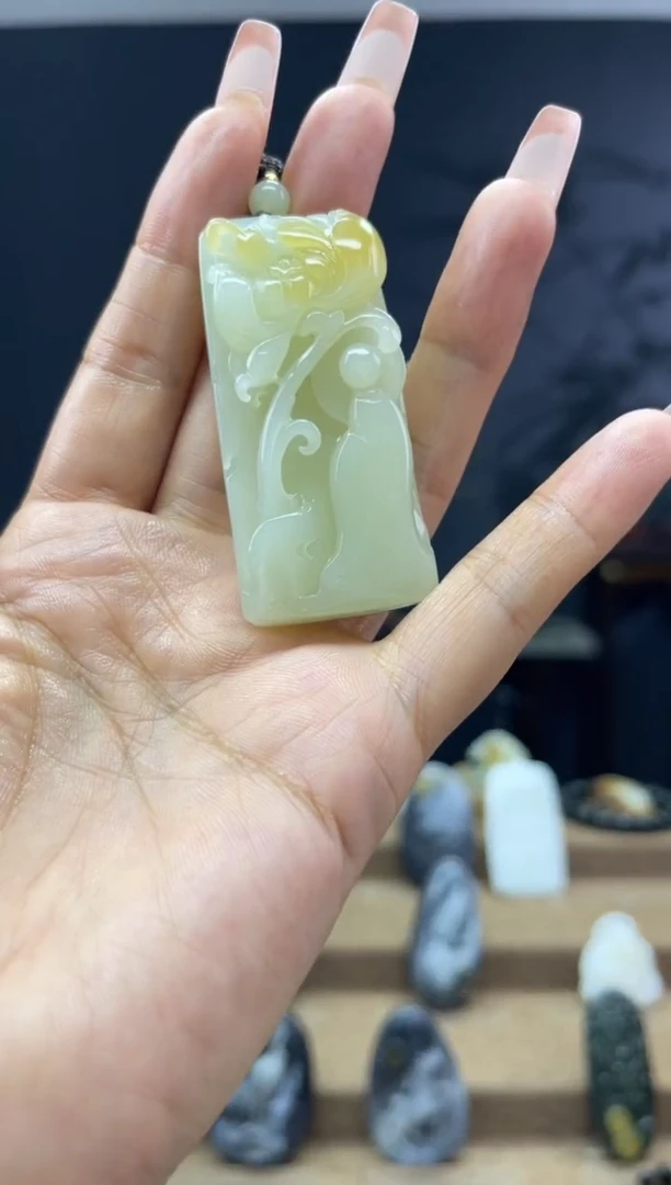 颈饰未镶嵌和田玉1
