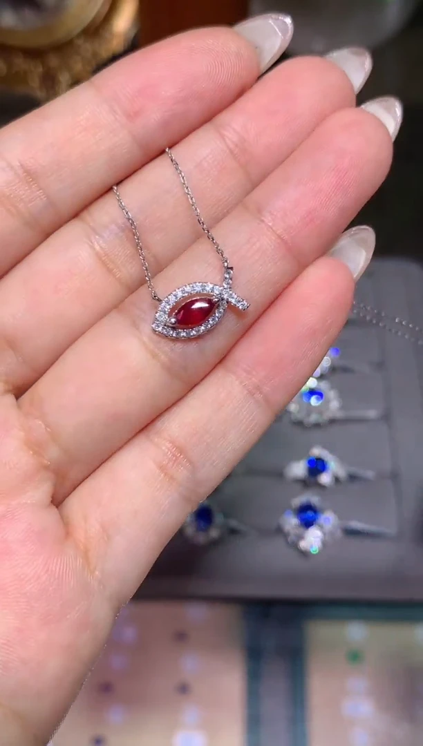 18K金镶嵌吊坠(赠链)红宝石0.3CT
