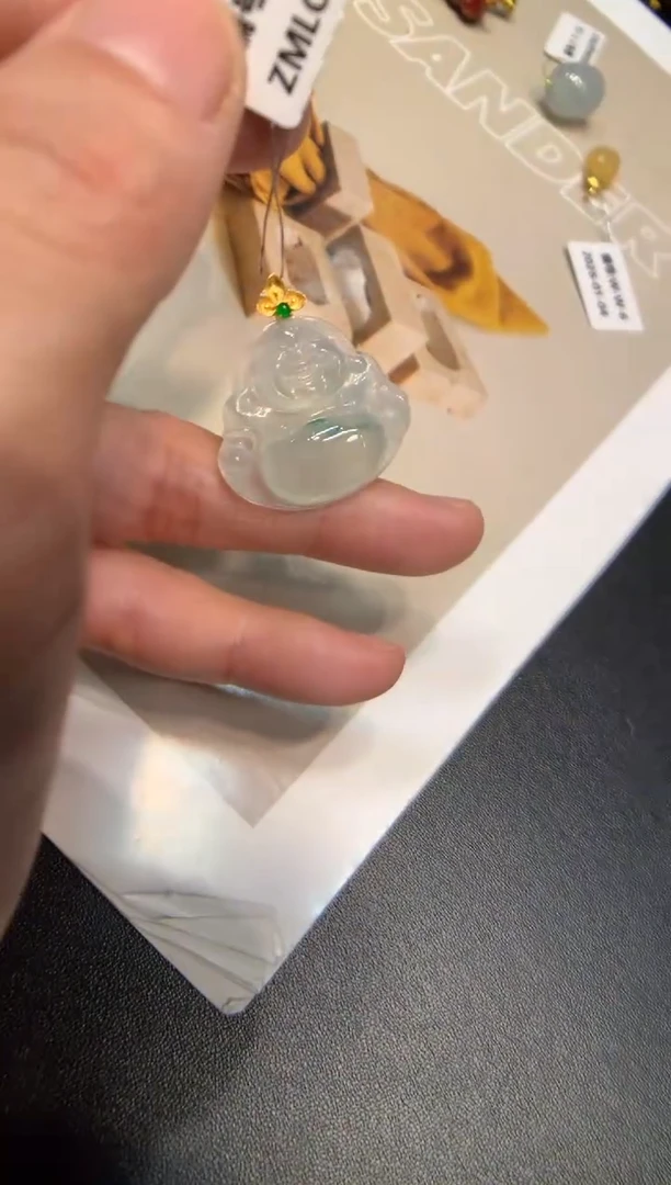 颈饰18K金镶嵌翡翠佛公