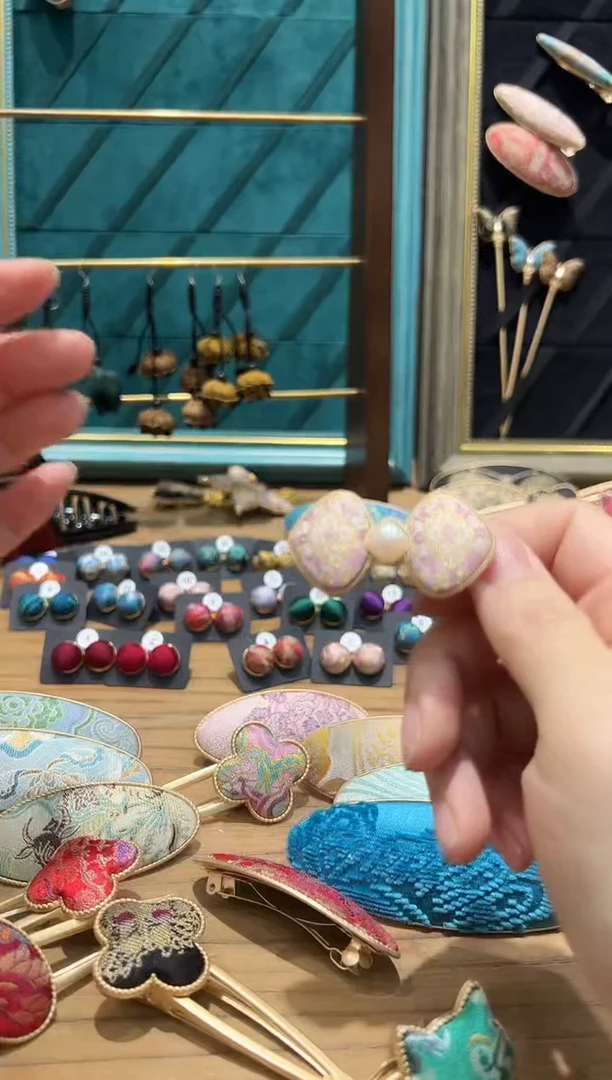 【闪购商品】【一物一拍专车】粉定胜蝴蝶结发夹