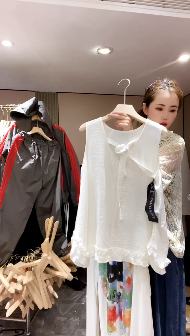 白色马甲裙