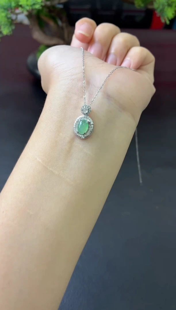 吊坠(不含链)银S925镶嵌翡翠吊坠（配皮绳）