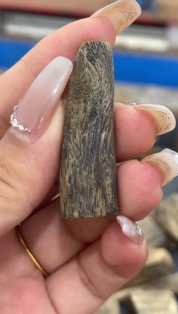沉香手把件随型吊坠