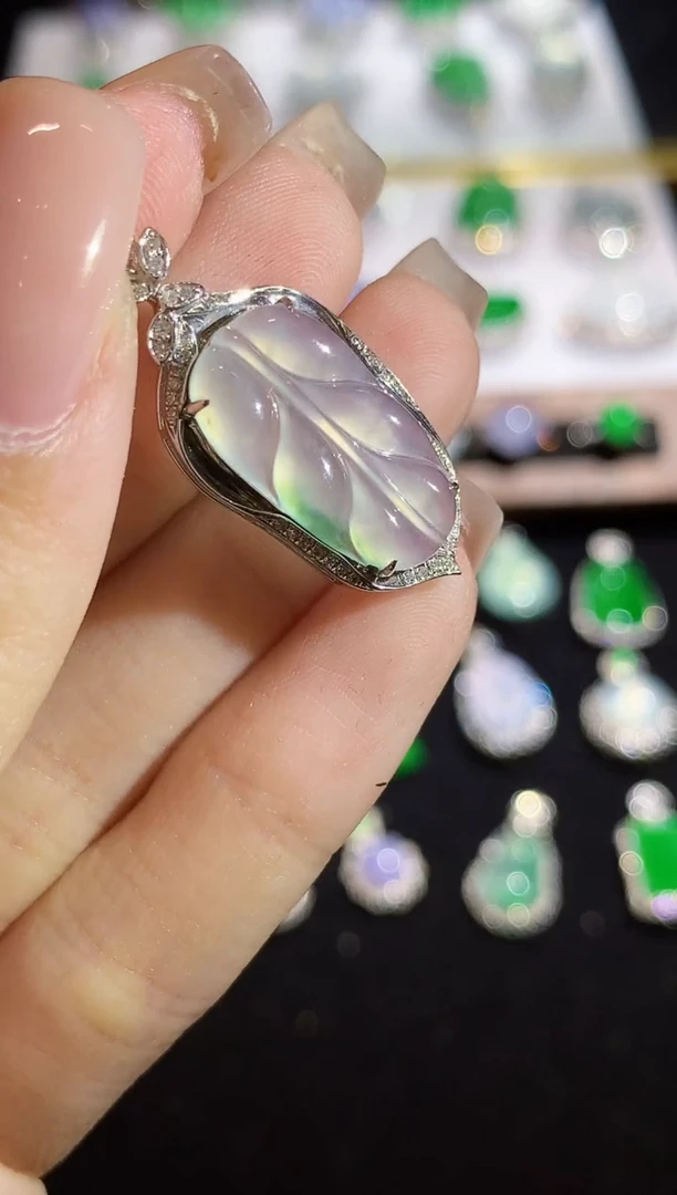 翡翠18K金镶嵌吊坠(不含链)OHY0384多样性发其一